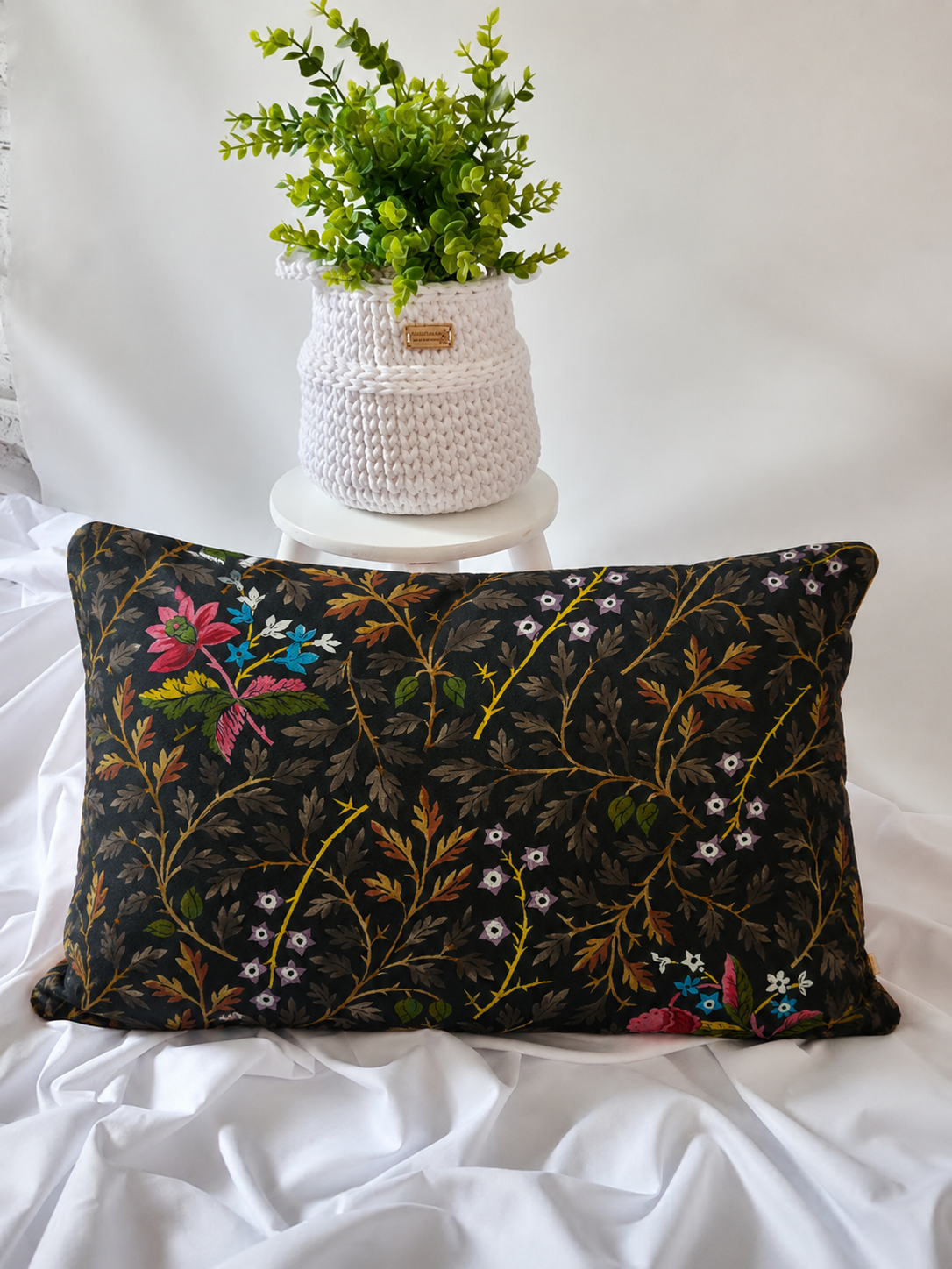 Black Hedgerow Basic Pillow
